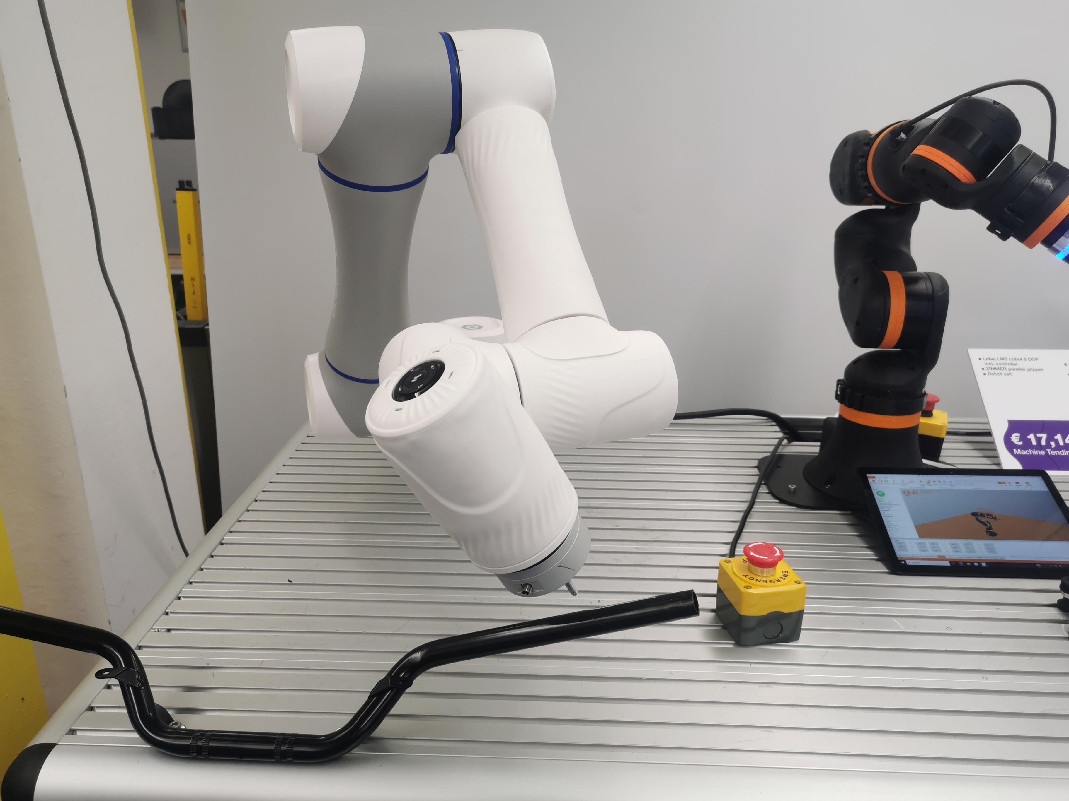 Gluing application with collaborative robot