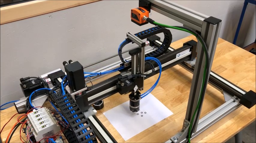 Gantry robot grips small components