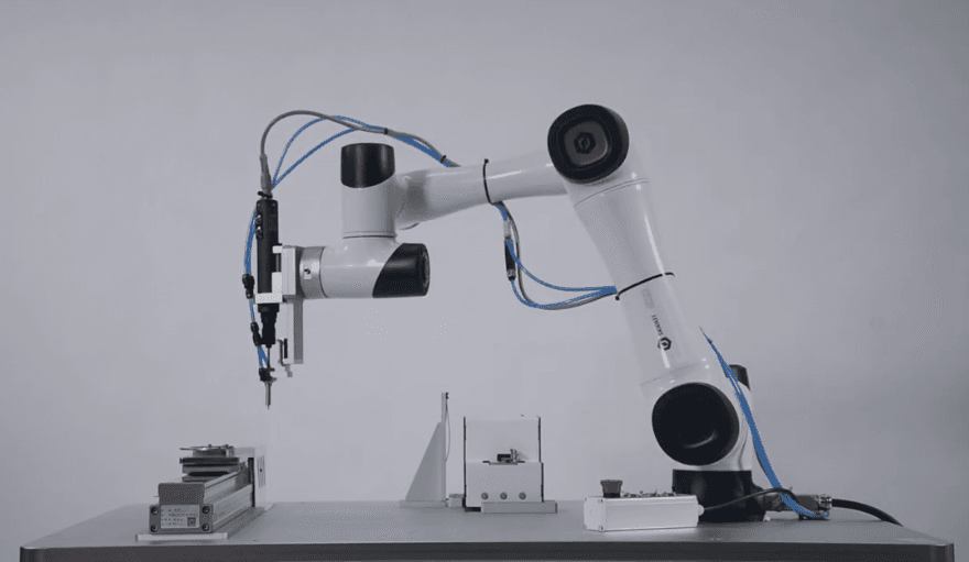 DOBOT CR5 Demonstrates Dynamic Screw Assembly